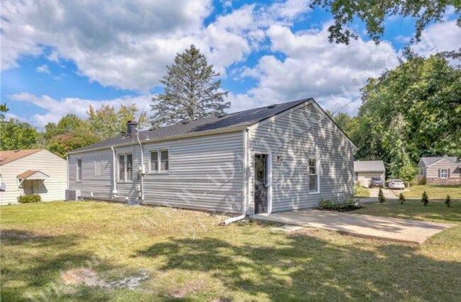 Building Photo - Stunningly Remodeled 3 Bed 1 Bath Home in KCMO-Available NOW!!