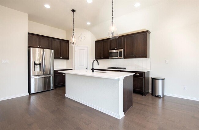 Building Photo - 221 Belford St