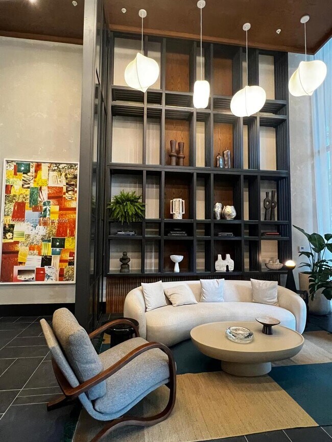 Building Photo - 11 NE 6th St