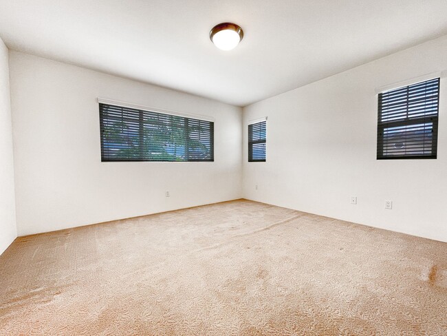 Building Photo - Pet-Friendly Townhouse with Central A/C
