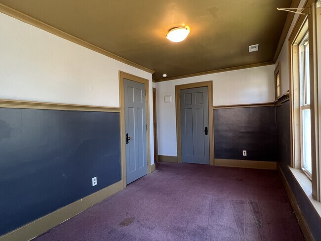 Building Photo - 1398 Alta Vista St