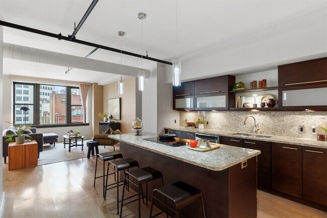 Building Photo - 915 Olive St