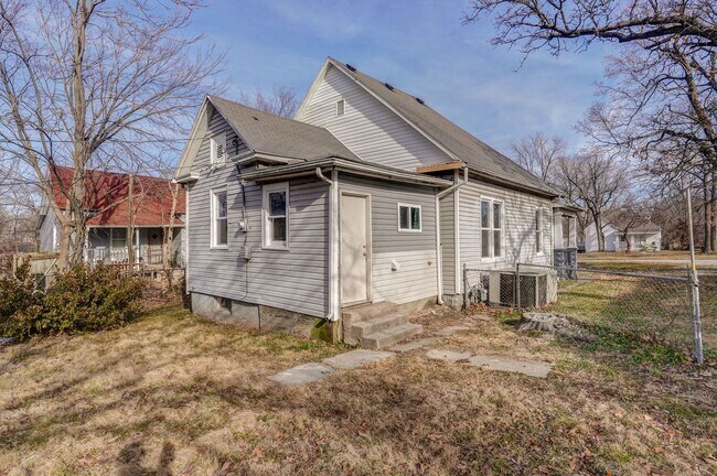 Building Photo - Remodeled 2 bedroom, 1 bathroom home for r...