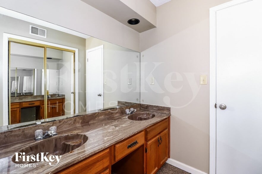 Building Photo - 3828 Innsbrook Dr