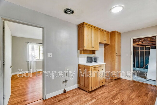 Building Photo - 1401 Laurent St