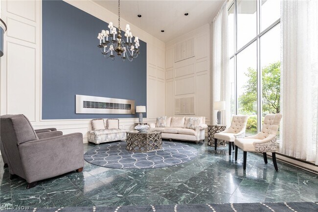 Building Photo - 2112 Acacia Park Dr