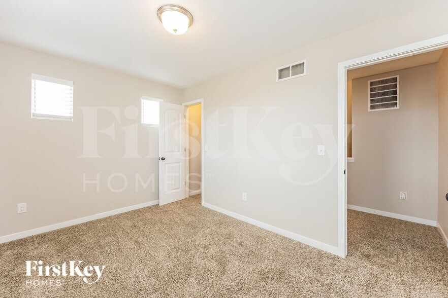 Building Photo - 6721 Shadow Star Dr