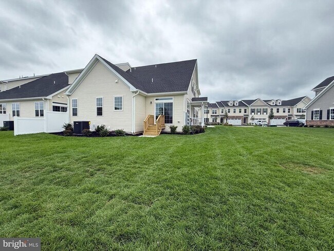 Building Photo - 1404 Justin Dr