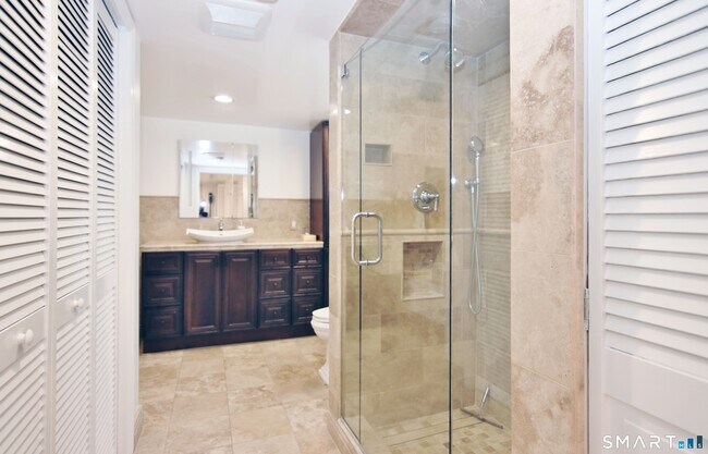 Building Photo - 37 Glen Ave