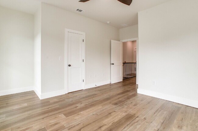 Building Photo - New Construction, 3 bed 3 bath near downtown!