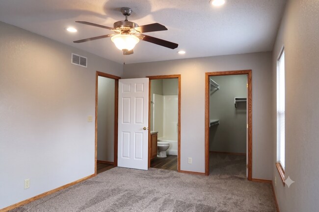 Building Photo - Beautiful and Spacious 4 Bedroom