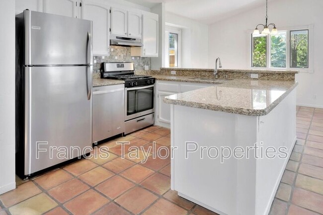 Building Photo - 1512 S Stage Coach Ln