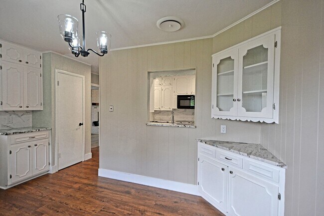 Building Photo - 671 W Merriweather St