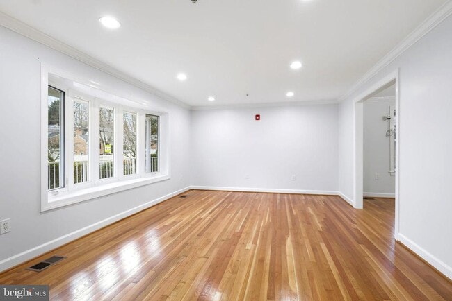 Building Photo - 711 Lamberton Dr