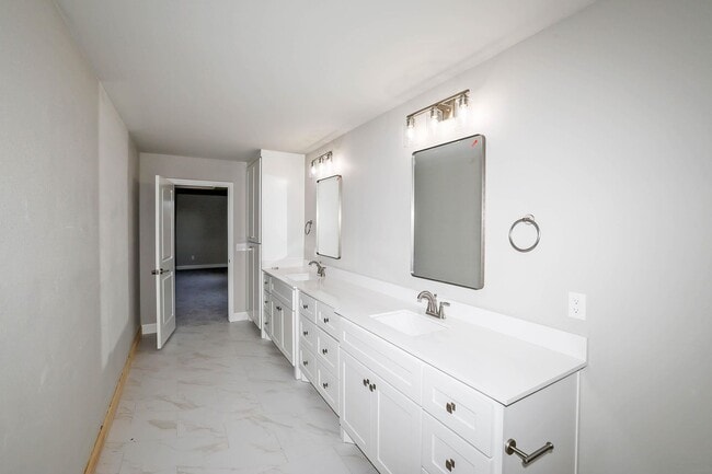 Building Photo - 4707 Carmel Ave