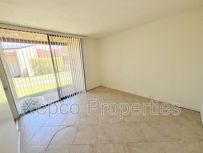 Building Photo - 2571 N Whitewater Club Dr