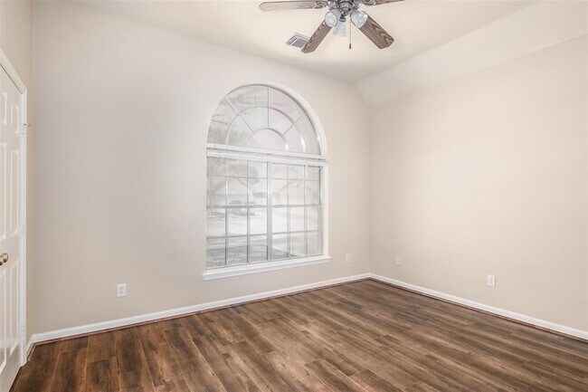 Building Photo - 20719 Medallion Pointe Dr