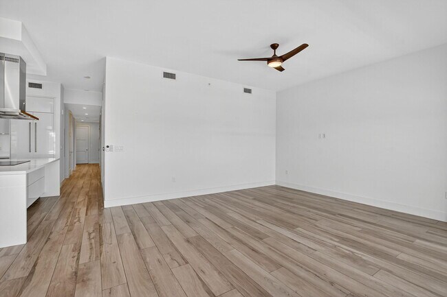 Building Photo - 155 E Boca Raton Rd