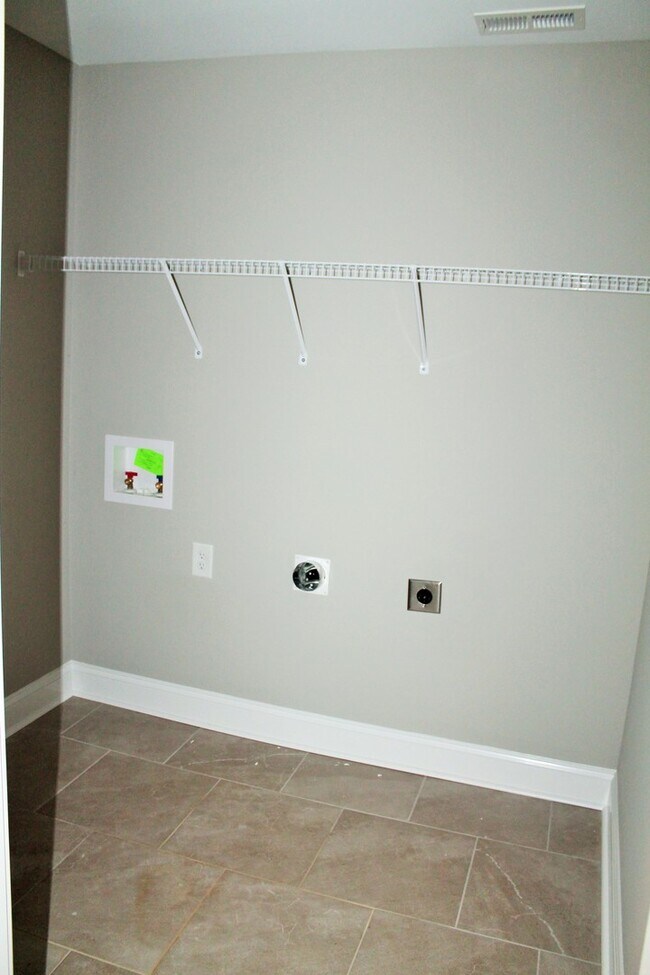 Building Photo - 257 Azalea Dr