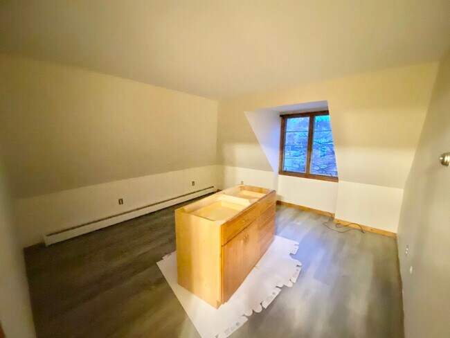 Building Photo - 203 Maple St