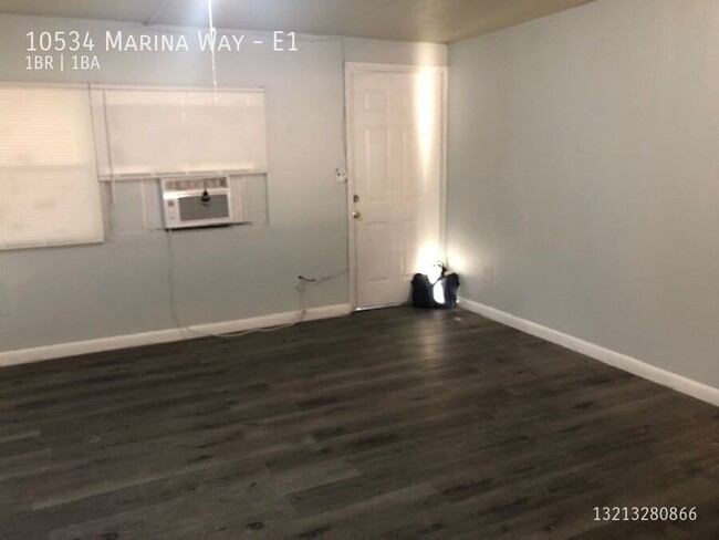 Building Photo - Large Studio Apartment in Mobile Home Comm...