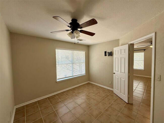 Building Photo - 3953 Canyon Glen Cir