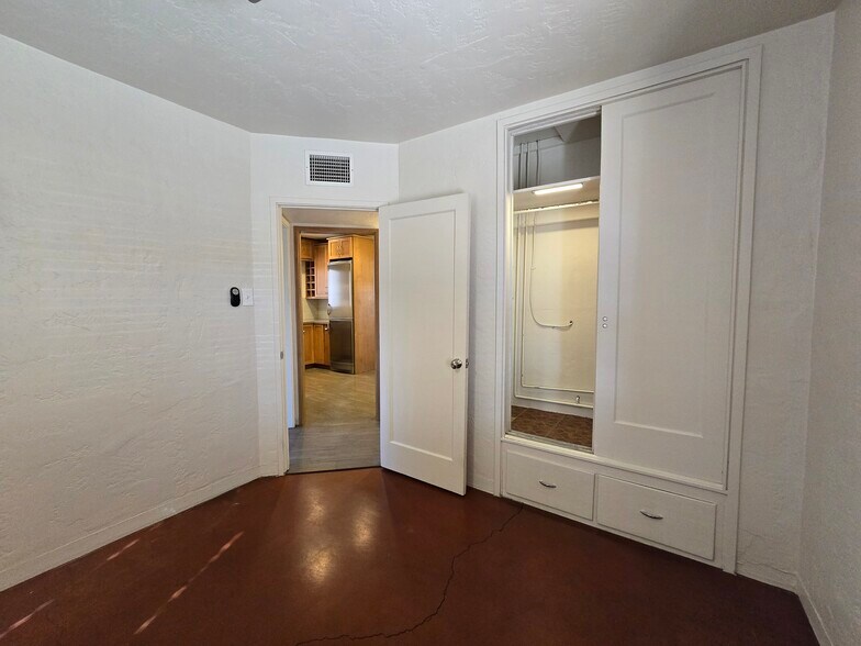 Building Photo - 3902 N Tyndall Ave