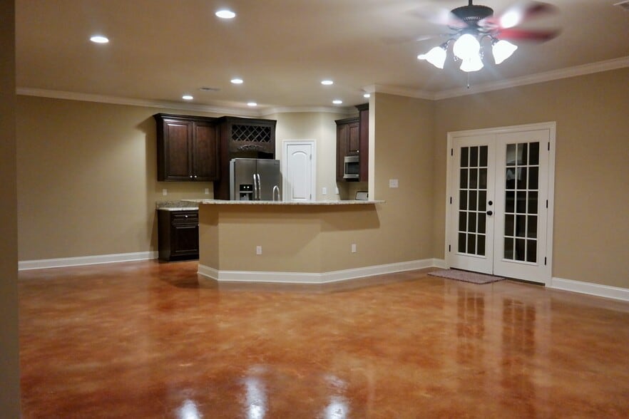 Building Photo - 206 Omega St