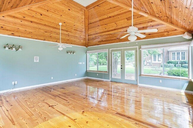 Building Photo - Coming Soon- 3 Bedroom and 2 Bath Home (Pe...