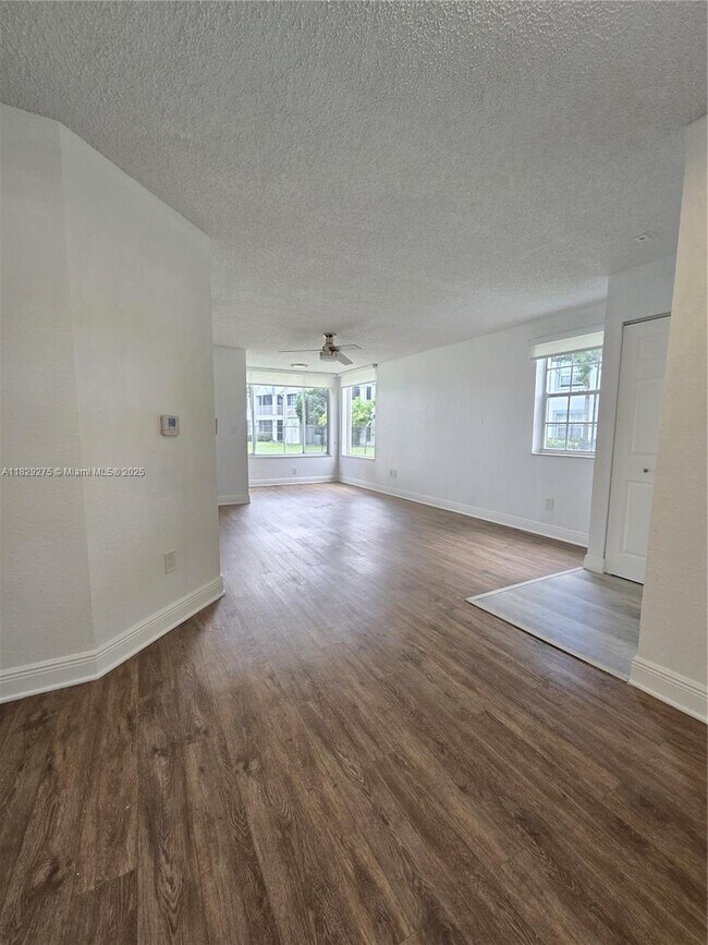 Building Photo - 2890 N Oakland Forest Dr