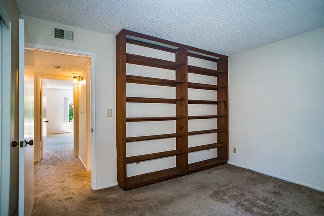 Building Photo - Great 2-bedroom condo in San Marcos availa...