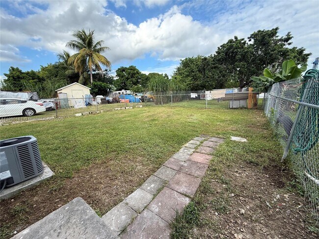 Building Photo - 26741 SW 139th Ave