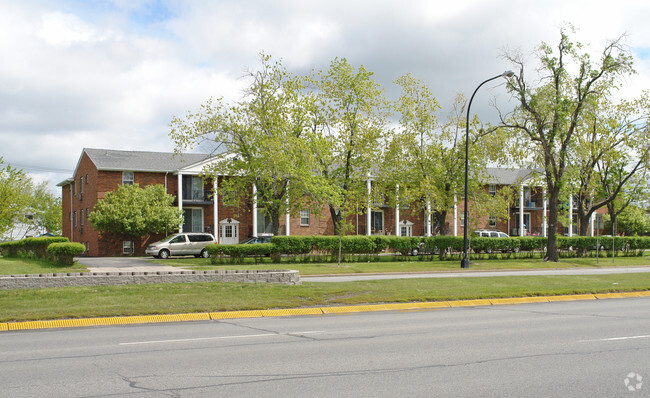 Primary Photo - Williamsburg Village West