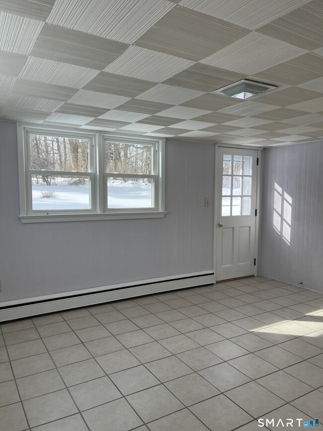 Building Photo - 73 Soundview Rd