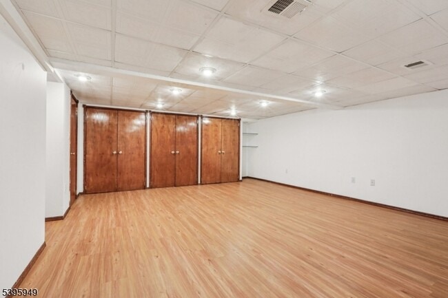 Building Photo - 145 Vivian Ave