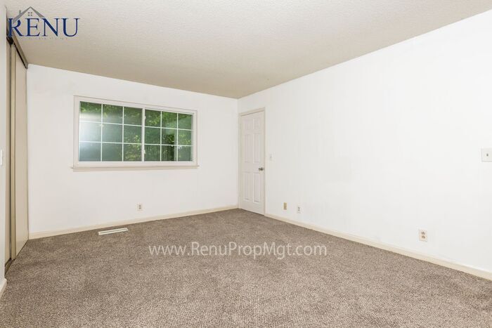 Building Photo - 745 Long Hunter Ct