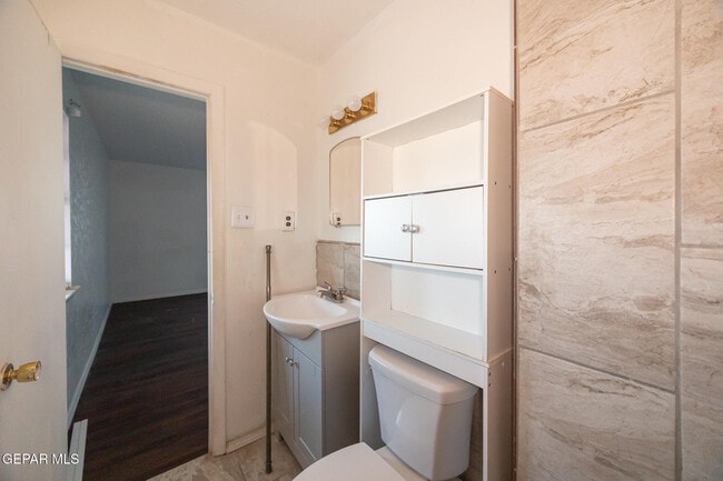 Building Photo - 5409 Edmonton Ave