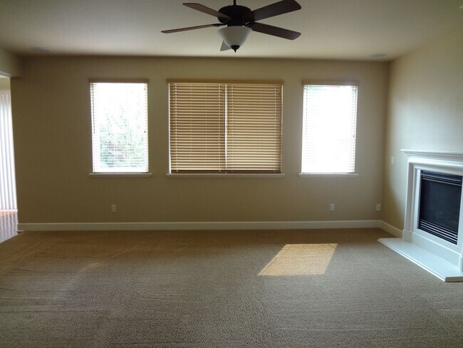 Building Photo - COMING SOON! Beautiful 5 bedroom Home in Lincoln Crossing Village!
