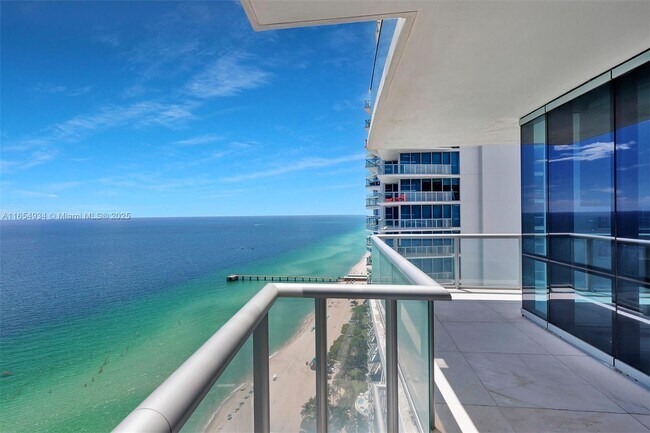 Building Photo - 17121 Collins Ave