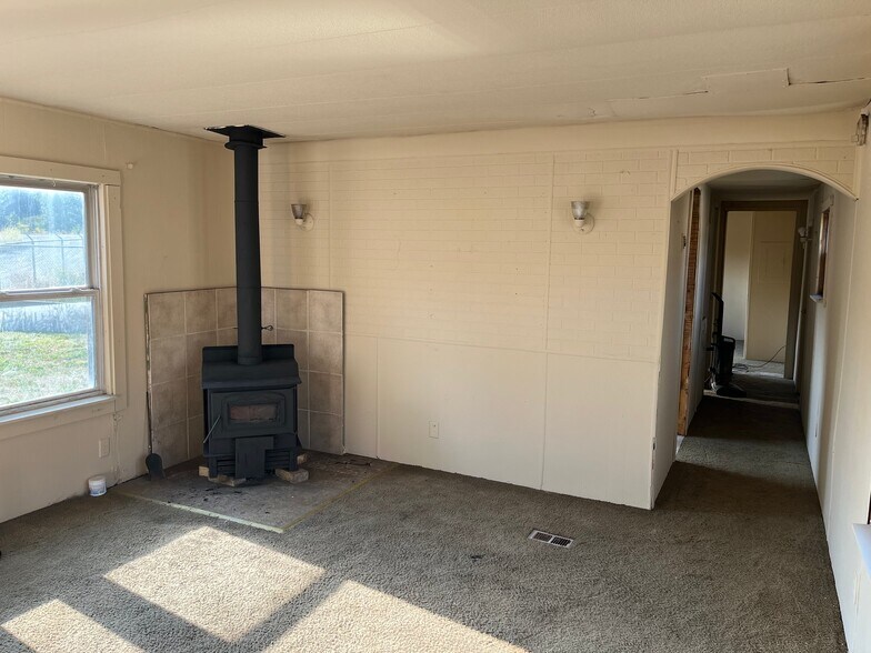 Building Photo - 1130 MT-135