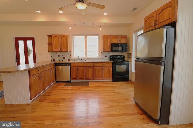 Building Photo - 118 Quaint Acres Dr