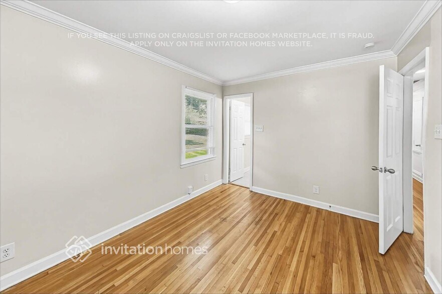 Building Photo - 4001 Abbeydale Dr
