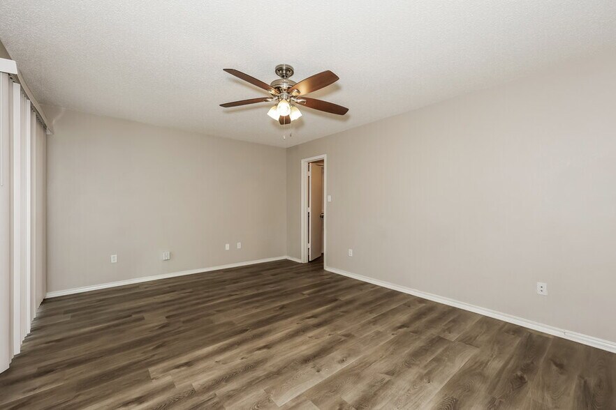 Building Photo - 1121 Cardinal Oaks Dr