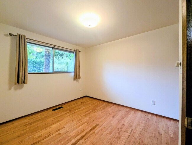 Building Photo - 3Bd/1.75Ba Lake Forest Park House