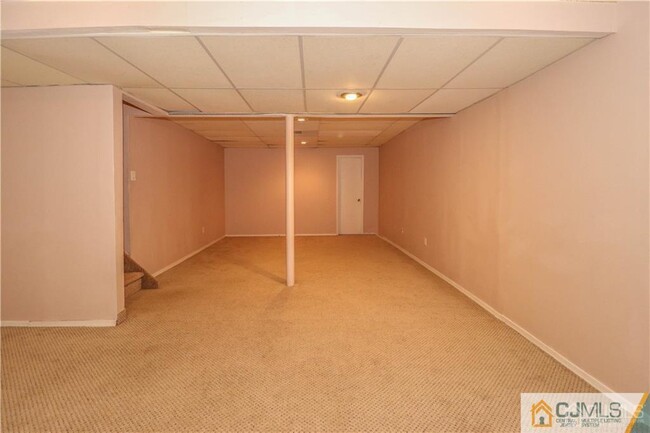 Building Photo - 18 Snowflake Ln
