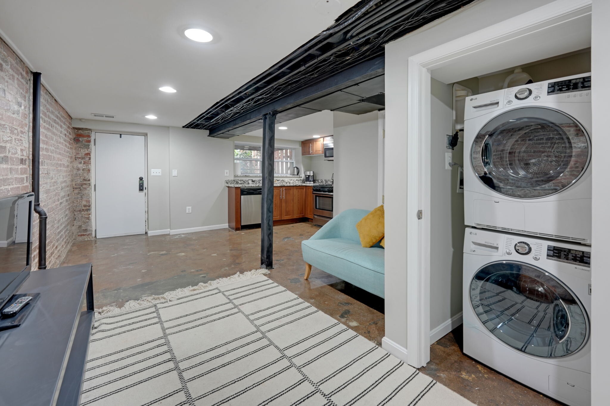 Building Photo - 520 Lamont St NW