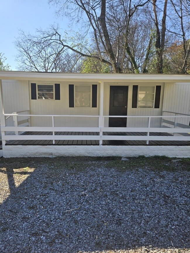 Building Photo - 997 W Elmwood Dr