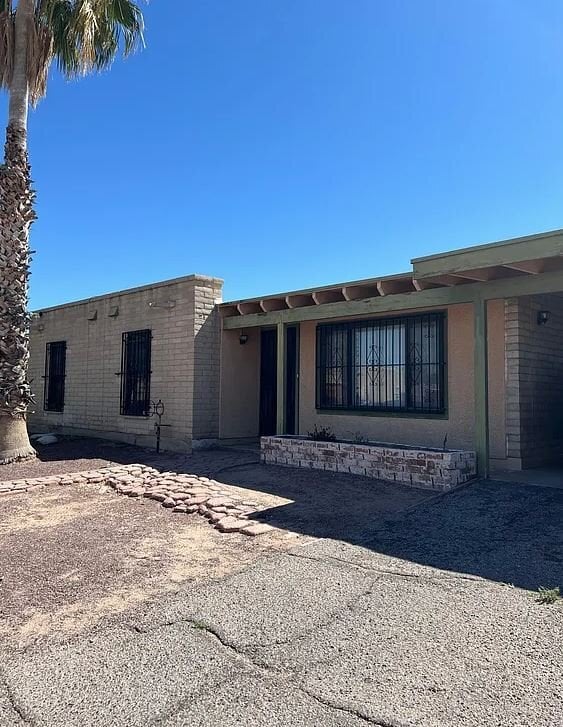 Building Photo - 6027 S Lostan Ave