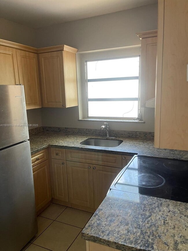Building Photo - 8000 NE 8th Ct