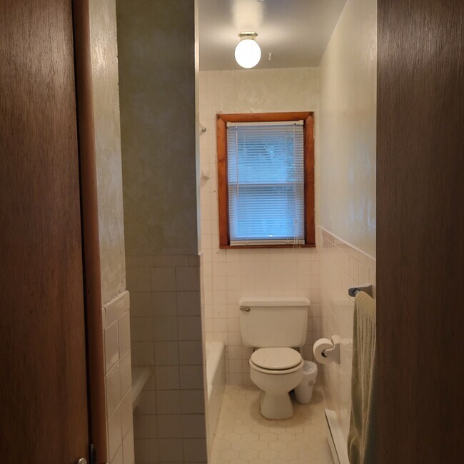 Building Photo - 56 Wakelee Ave